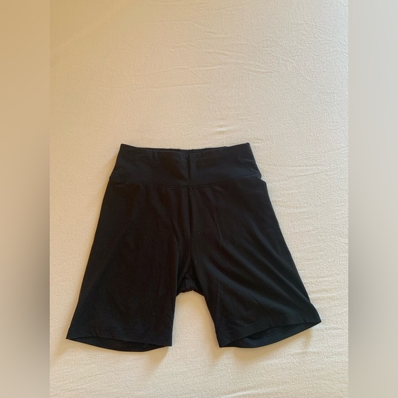 *Combo* 2 tees and bicycle shorts - Picture 6 of 6